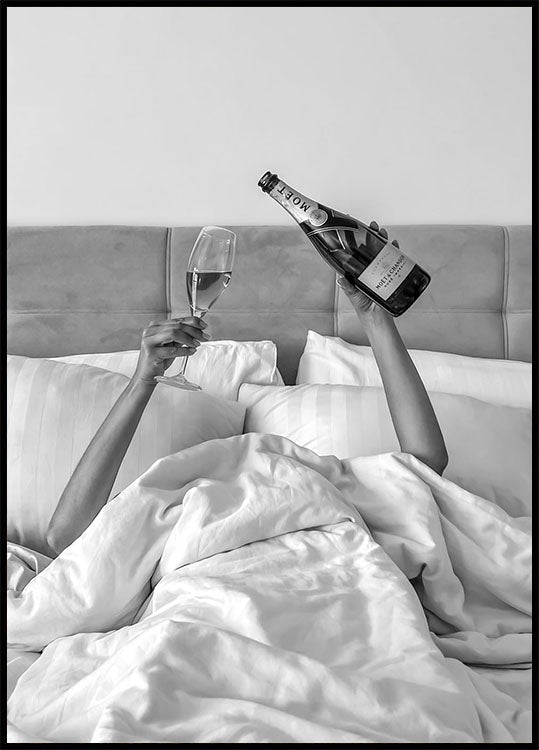 Woman Drinking Wine in Bed Plakat - Posterbox.no