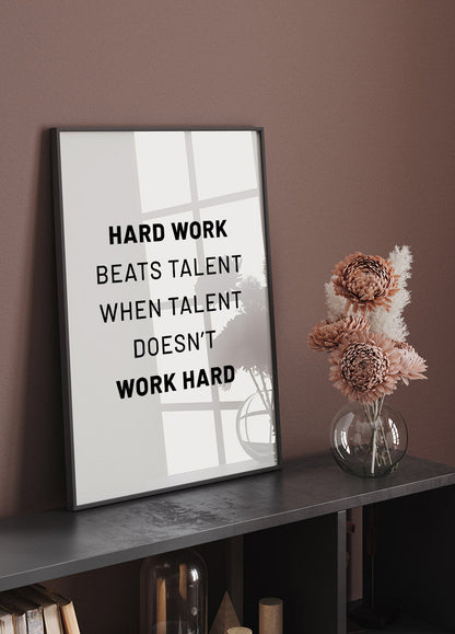 Hard Work Beats Talent Plakat - Posterbox.no