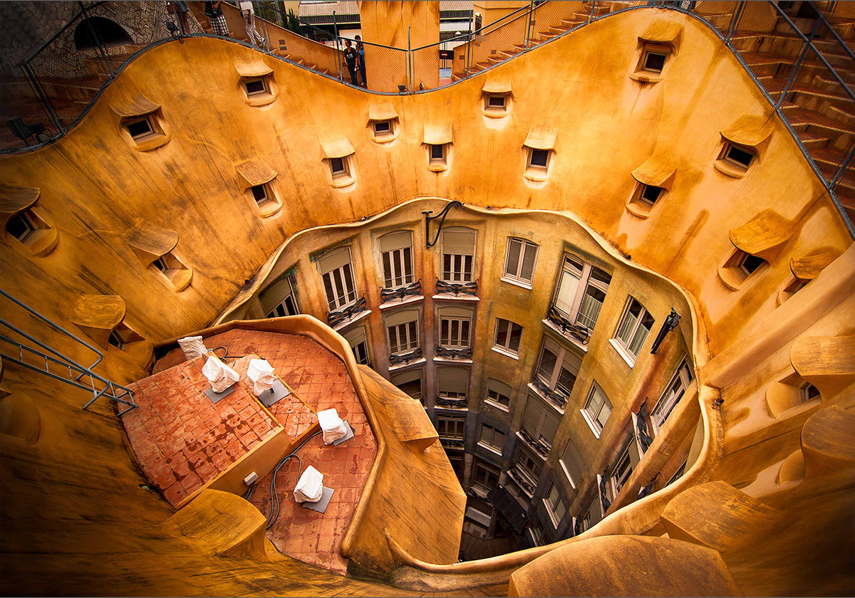 Antoni Gaudí’s La Pedrera  © Nora De Angelli Plakat