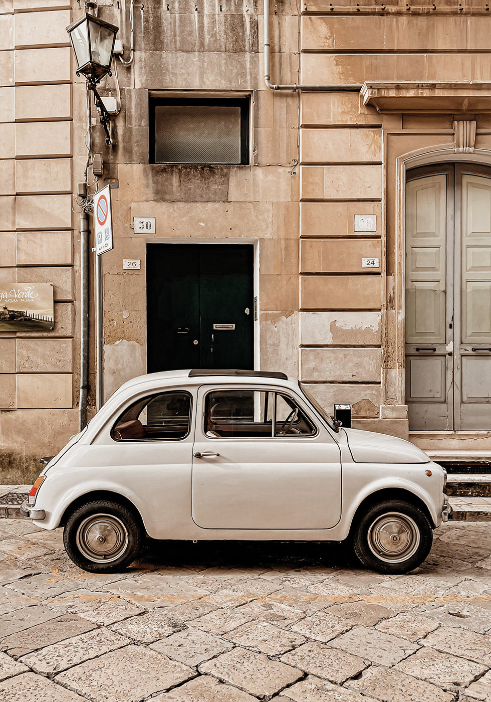 Classic Car in Urban Setting Plakat