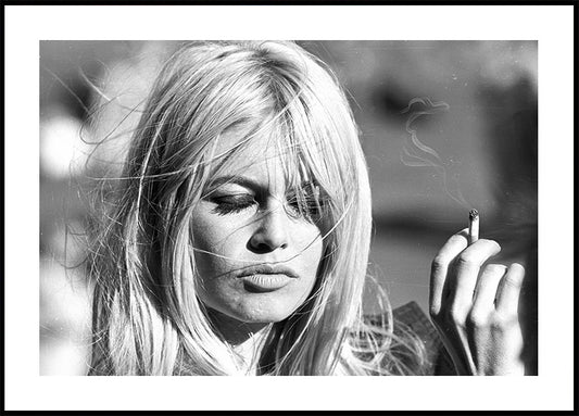 Brigitte Bardot With Cigarette On Wind Plakat