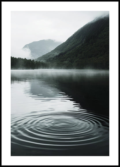 Water Ripples in Mountain Lake Plakat