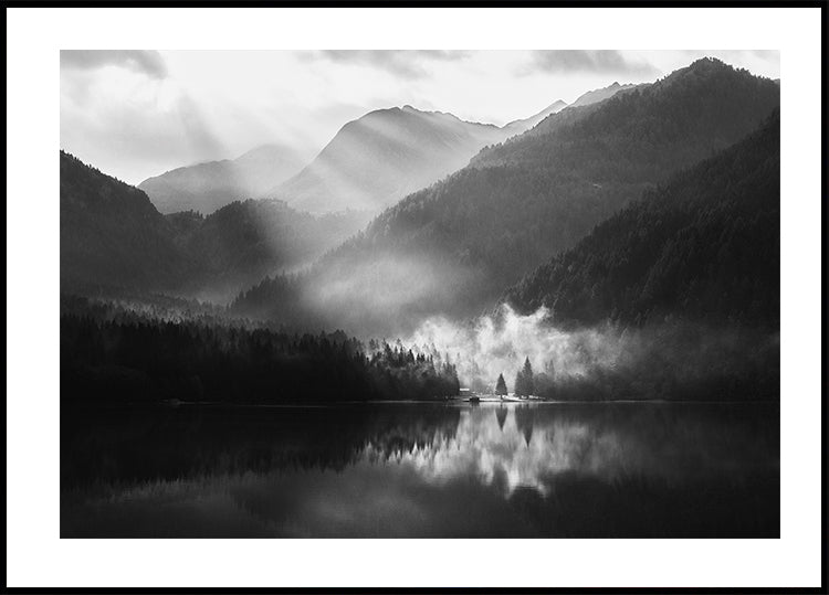 Foggy Shore of A Mountain Lake Plakat