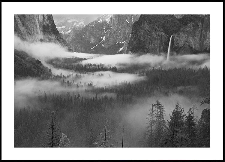 Fog Floating In Yosemite Valley Plakat