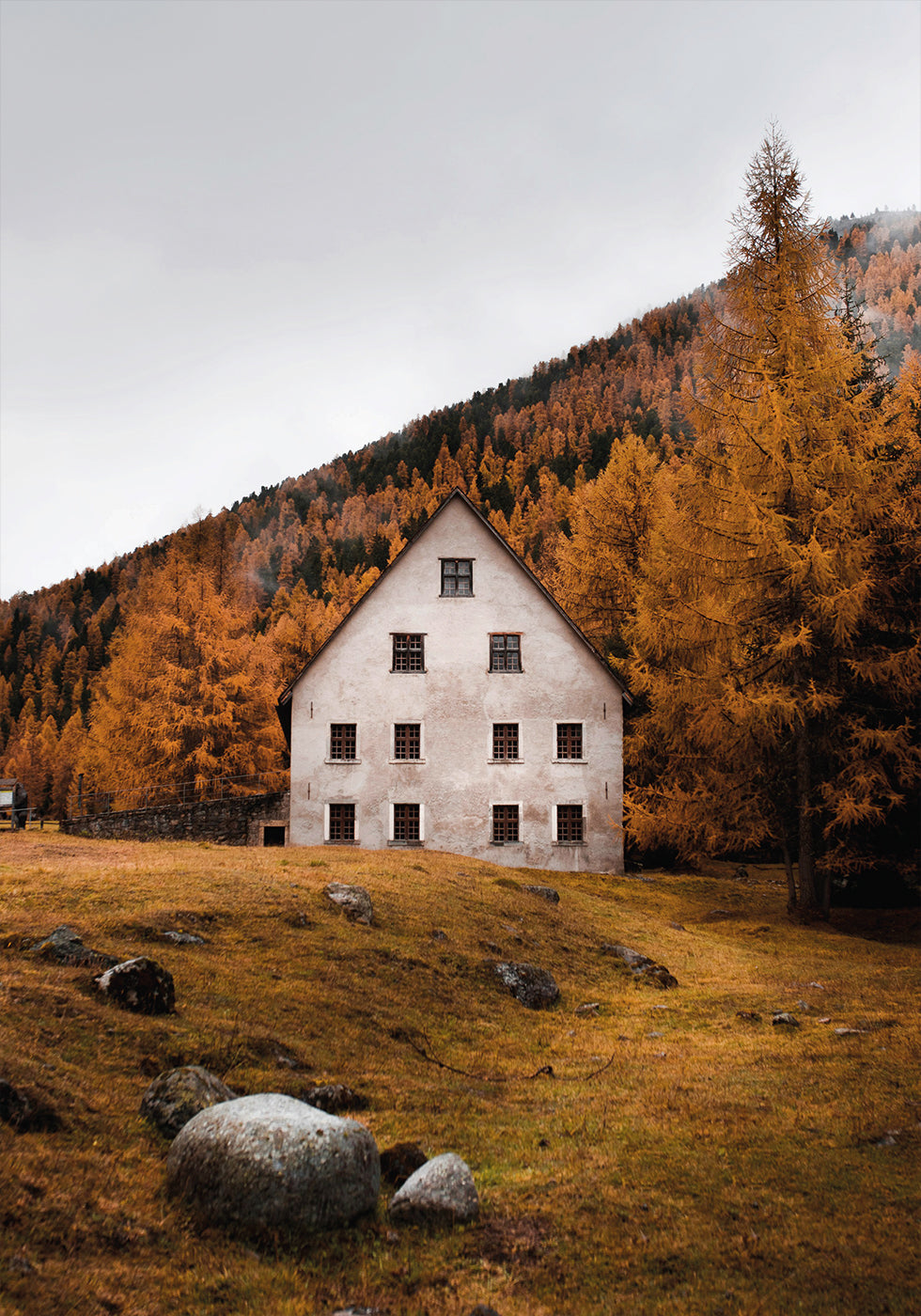 House Near the Autumn Mountains Plakat