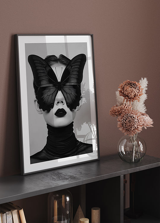 Lady with Black Butterfly Mask Plakat