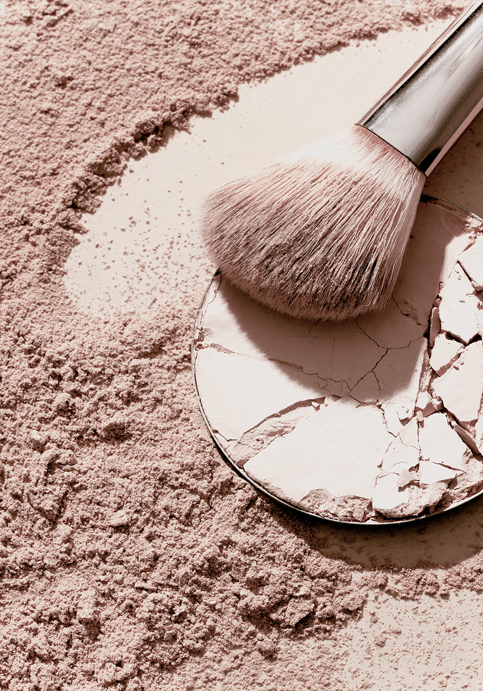 Crushed Compact Powder, Soft Brush Flatlay Plakat