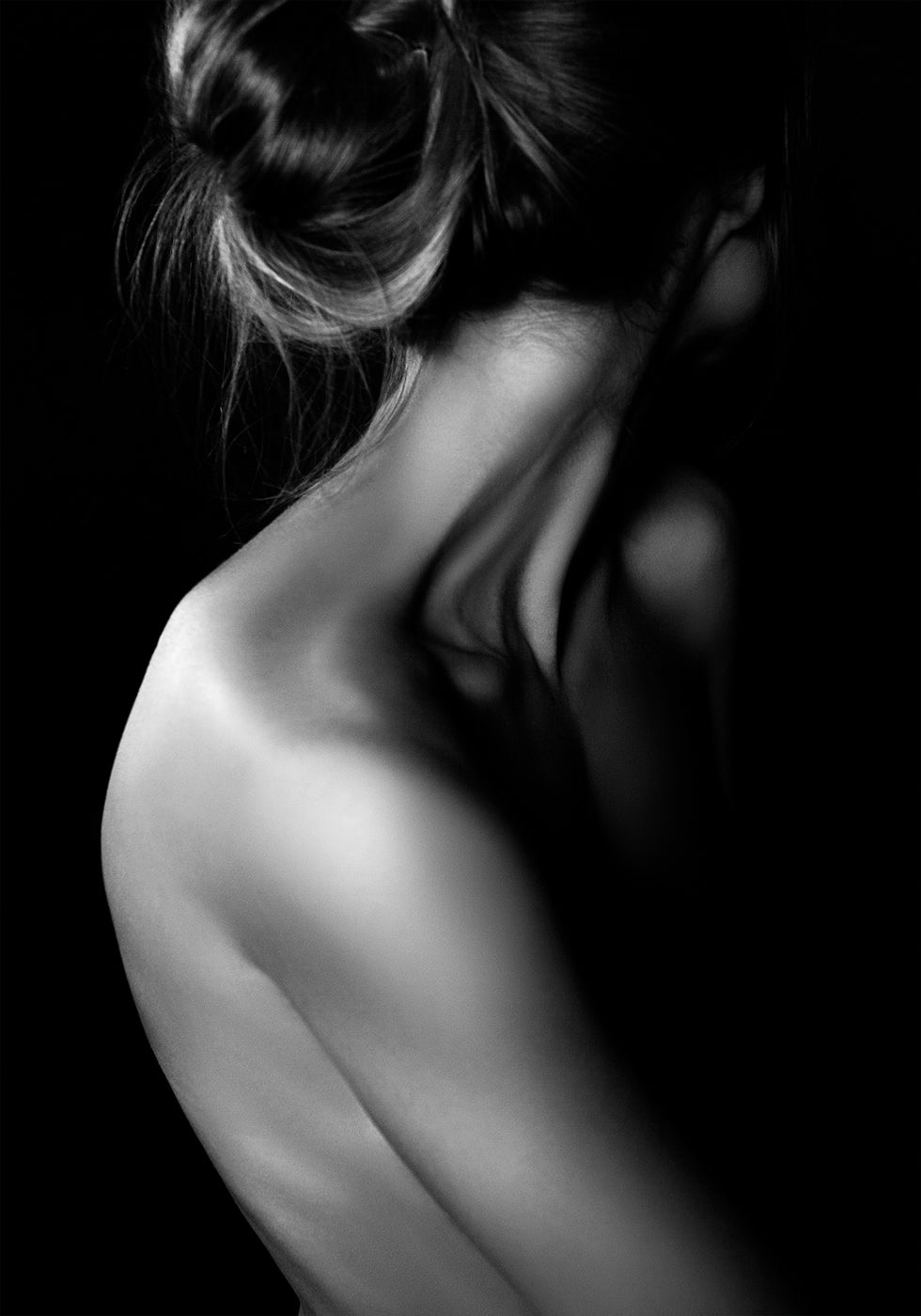 Elegance in Shadows Plakat