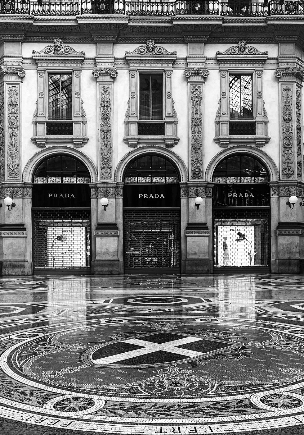 Prada Milan Façade Black & White Plakat