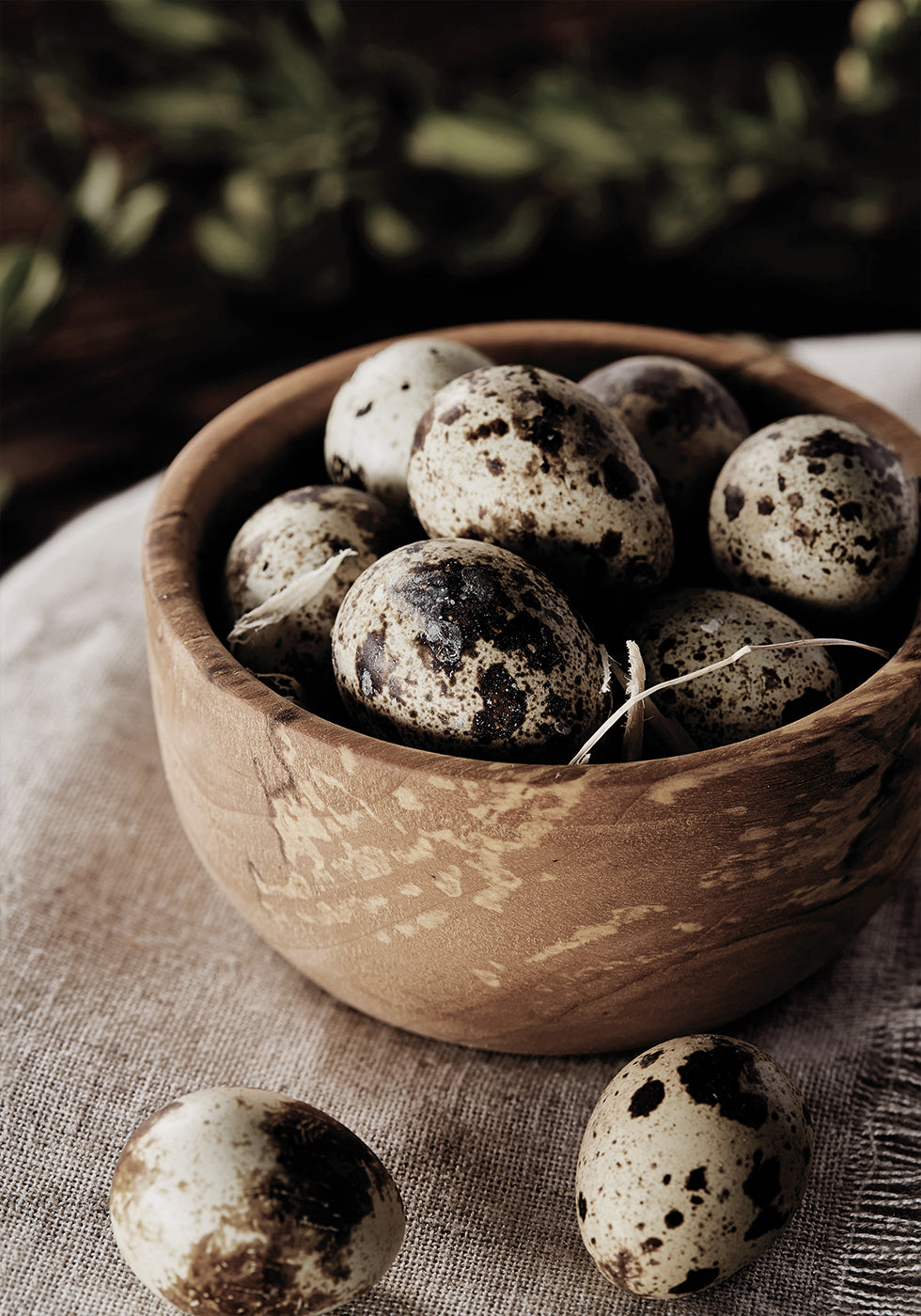 Quail Eggs in Rustic Wooden Bowl Plakat