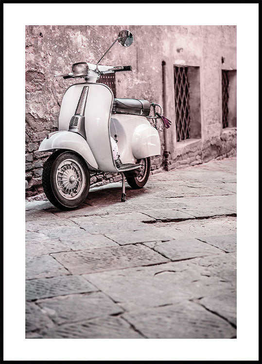 Classic Scooter in Urban Setting Plakat