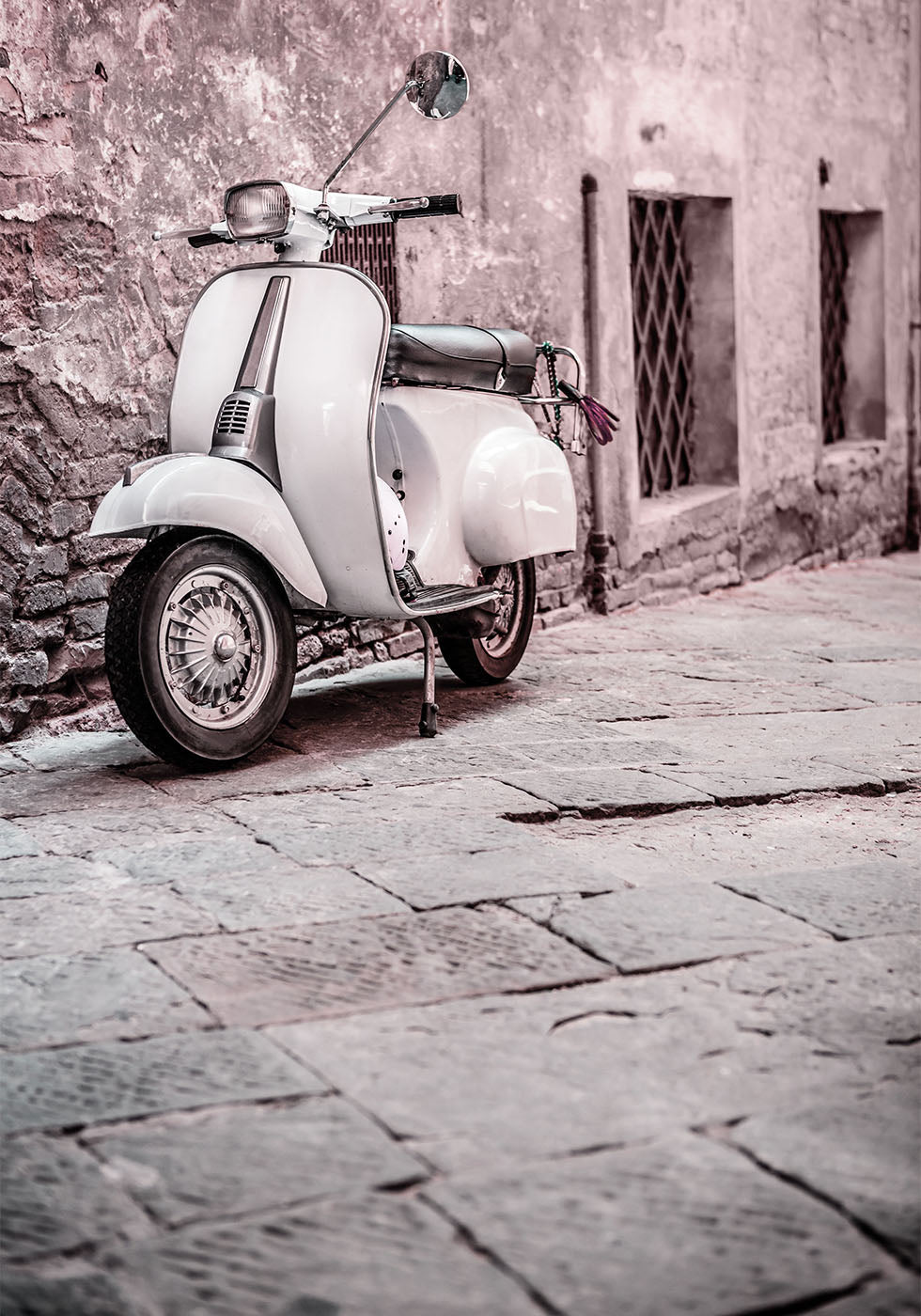 Vintage Scooter in Cobblestone Alley Plakat