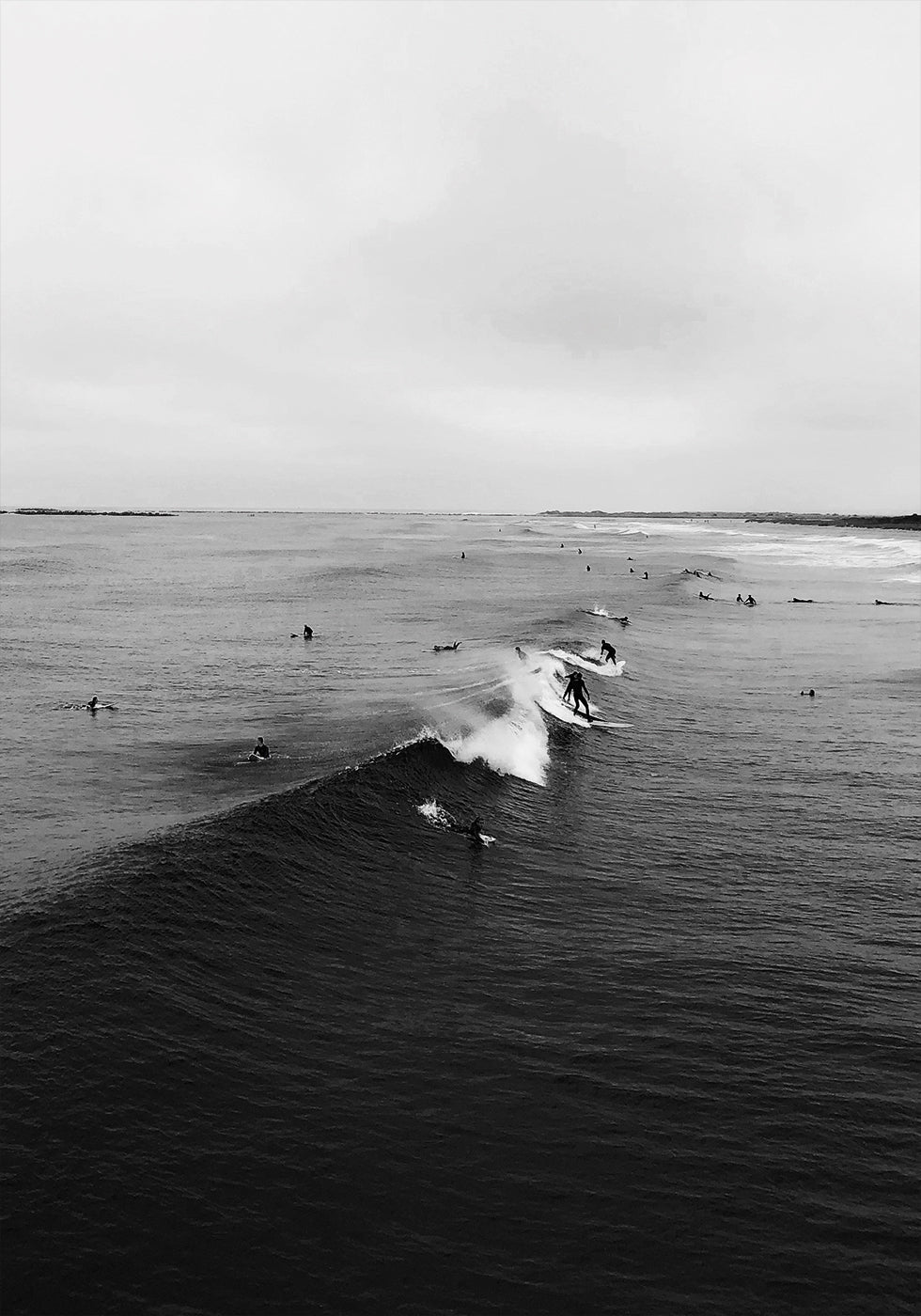 Surfers On Waves B&W Plakat