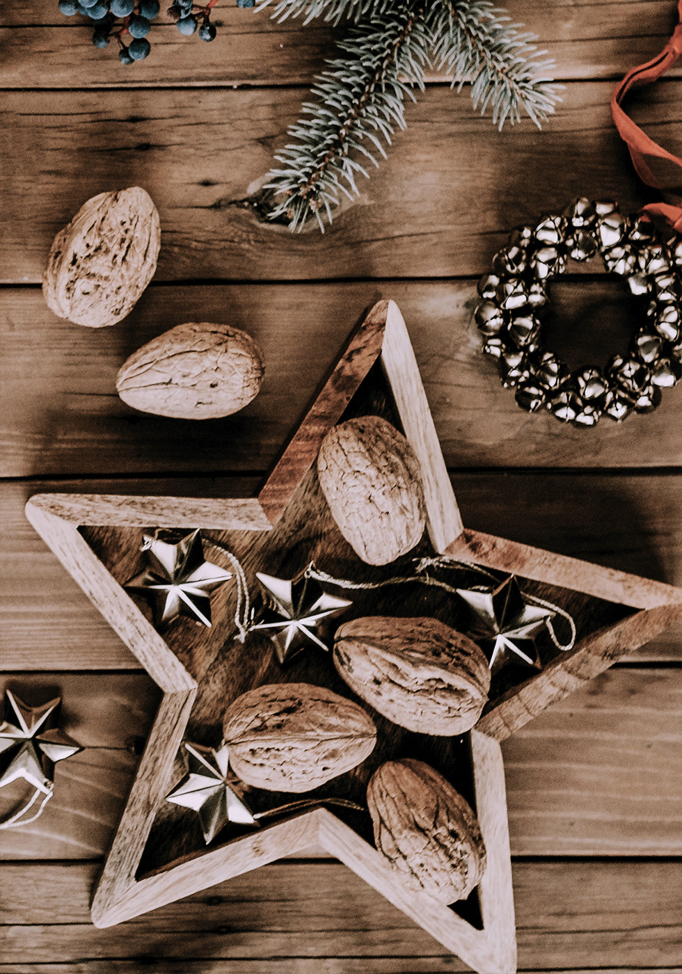 Walnuts in a Wooden Star II Plakat