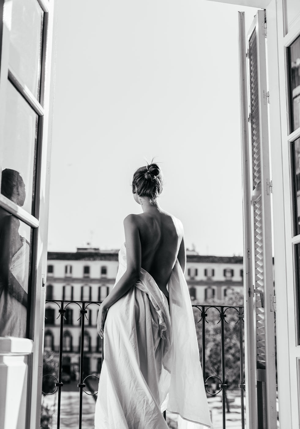 Serene Woman in Natural Light Plakat