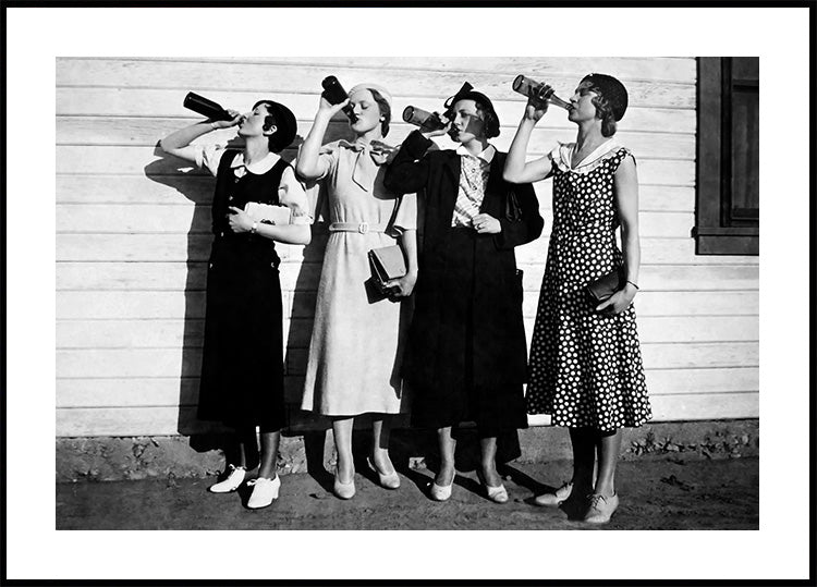 Vintage Women Drinking Beer Black & White Plakat
