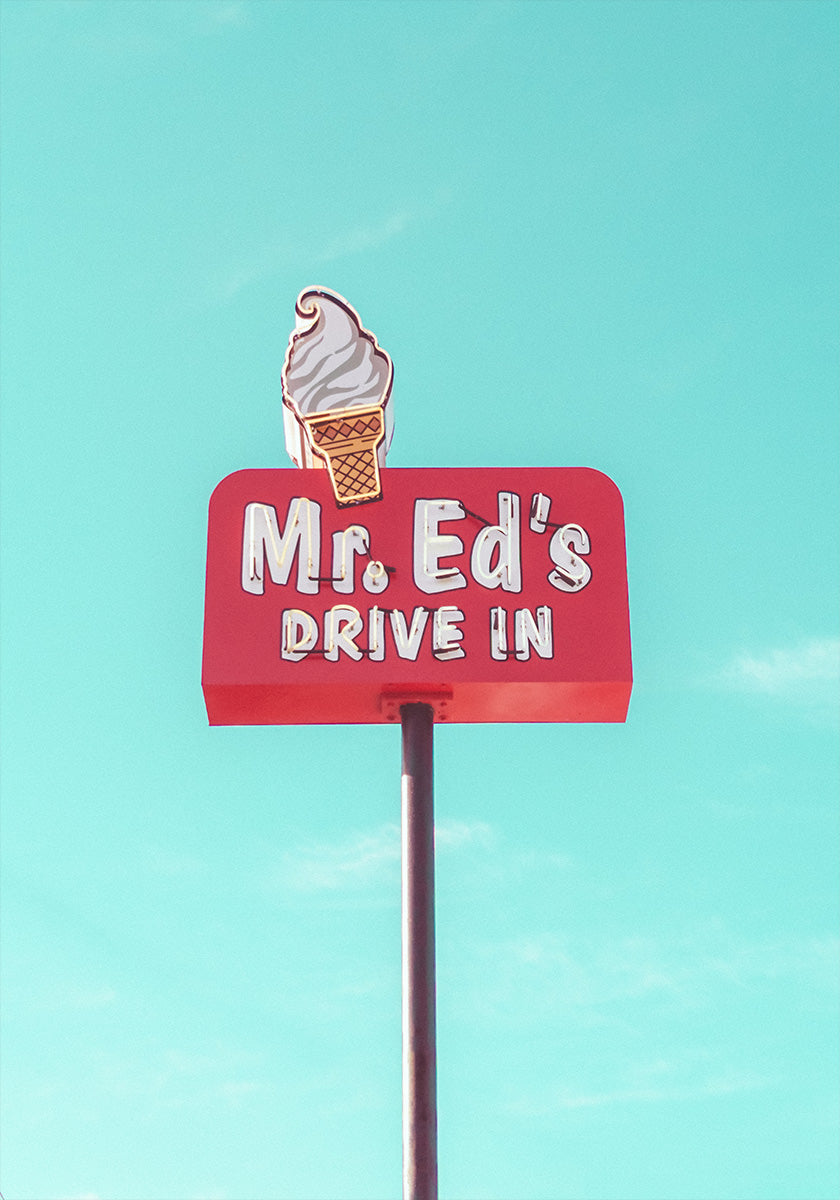 Mr. Ed's Drive In Vintage Sign in Urbana, Missouri, USA Plakat