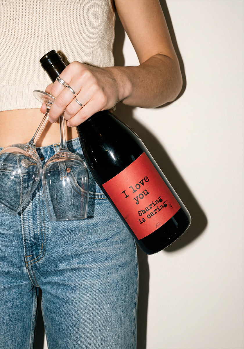 Love and a Bottle of Wine Plakat