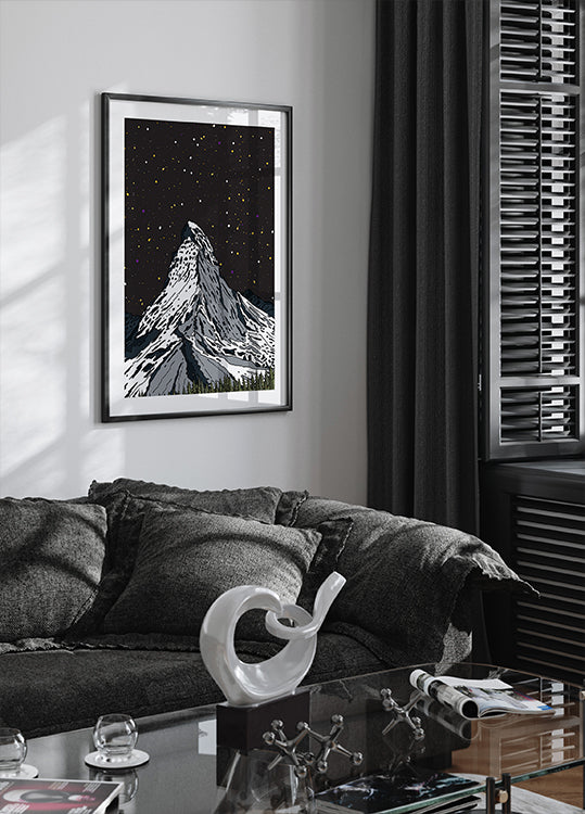 Snowy Mountain Under a Starry Night Sky Plakat