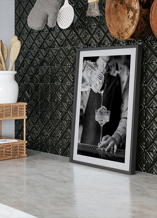 Bartender Pouring Cocktail Plakat