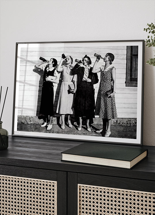 Vintage Women Drinking Beer Black & White Plakat
