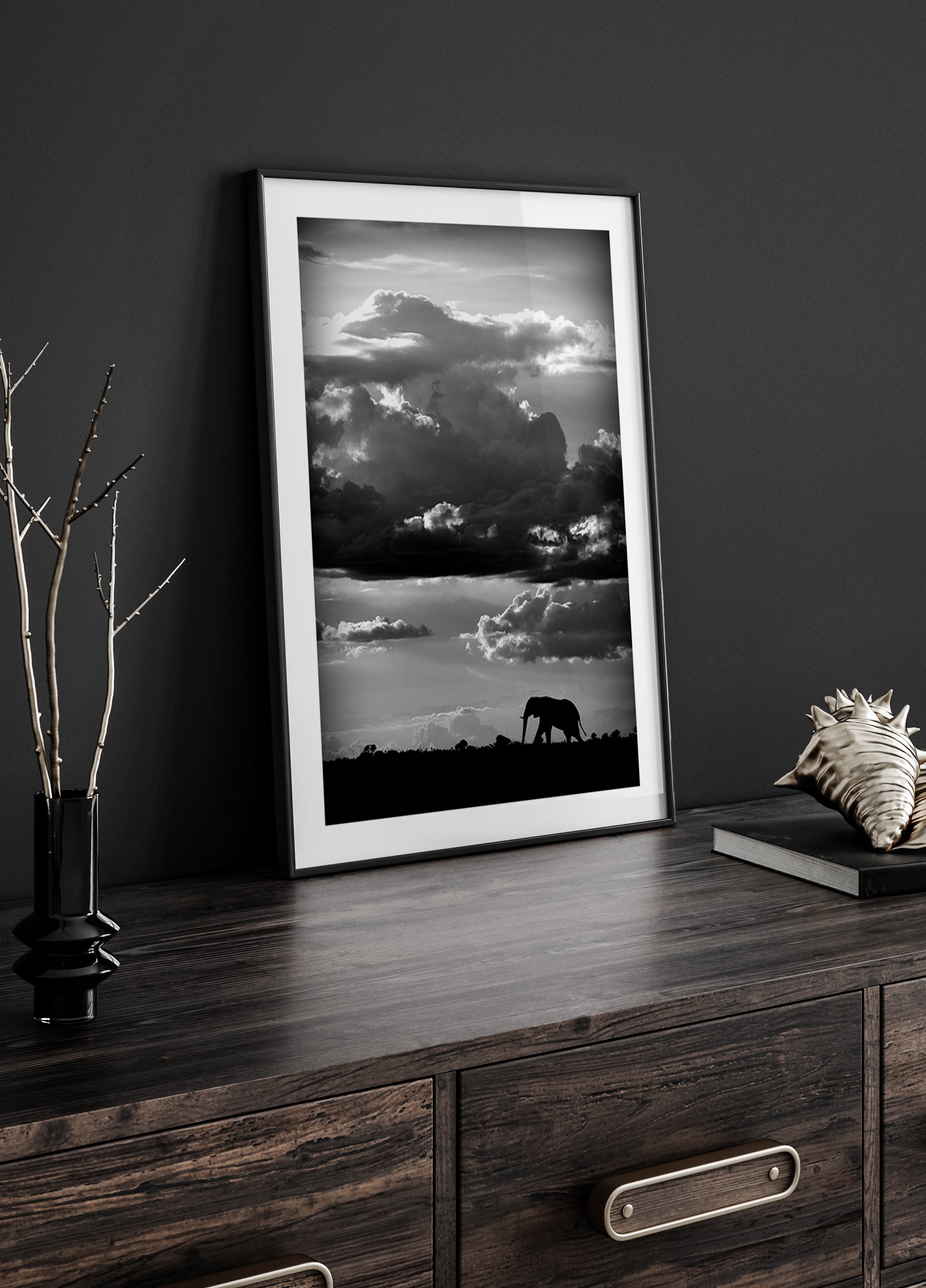 He walks under an African Sky Plakat