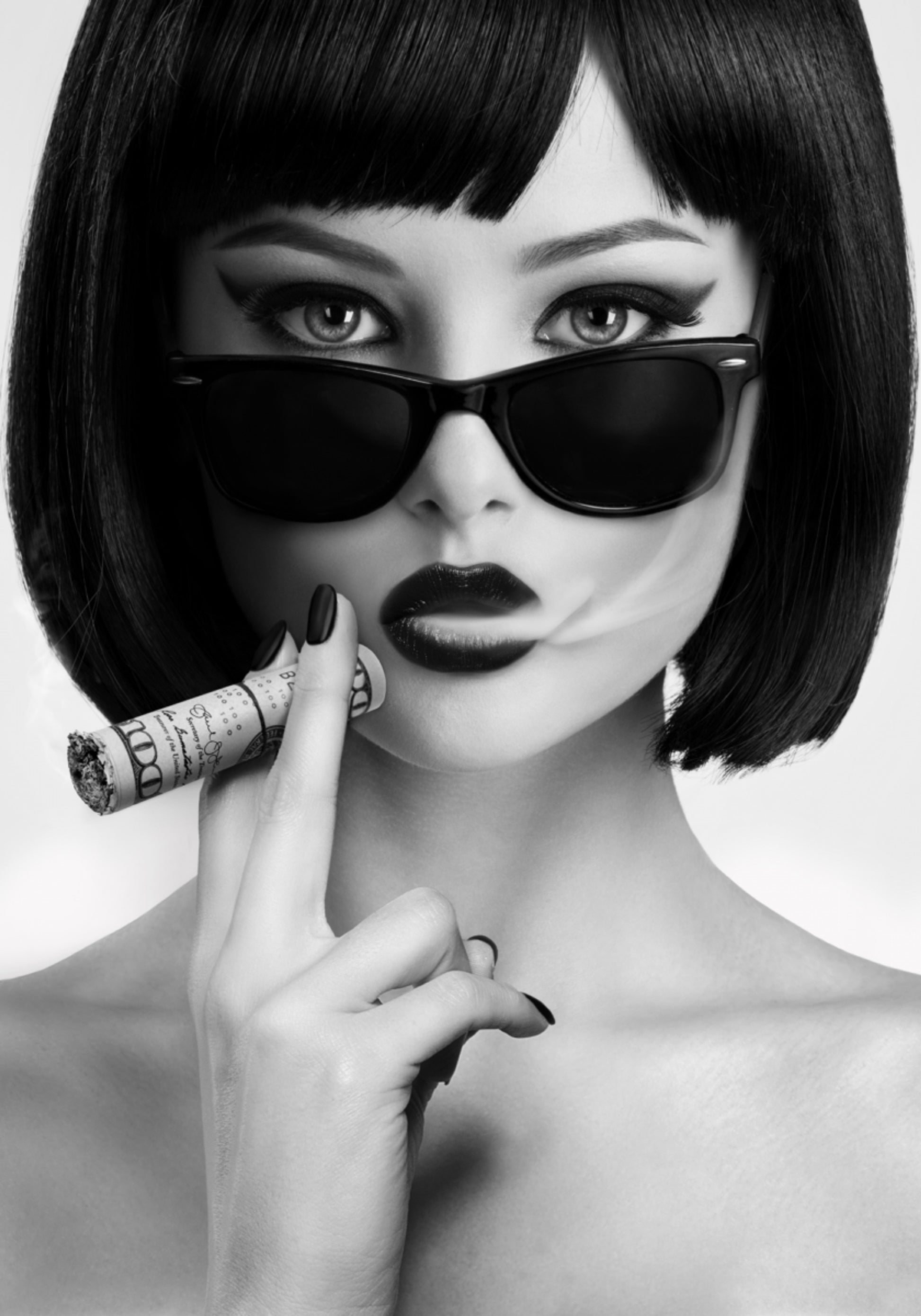 Confident Glamour Smoke